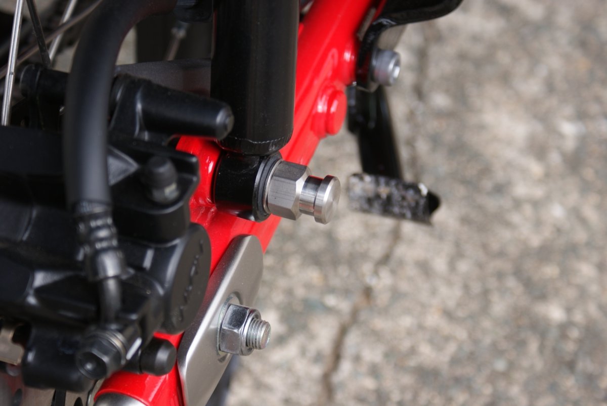 画像4: スタンドフックナット(スプールナット)2個セット[ステンレス仕様] 2本リアサス車に幅広く使用可能+旧カブはフロントアップにも  (4)