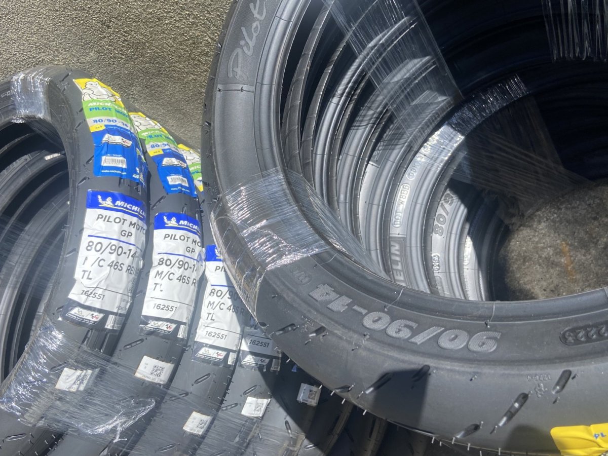 画像2: Pilot motoGP(パイロット モトGP) [80/90-14] [90/90-14] [100/90-14]  (2)